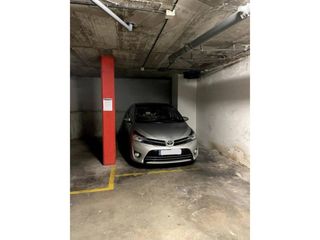 Rent Car parking in Calle ramon turro 37. Garaje en alquiler en eixample