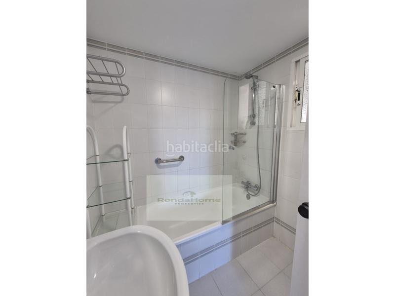 Foto 1467cc87-c4a4-42b3-b16d-982b093e1a39. Miete etagenwohnung mit parking in Calahonda Mijas