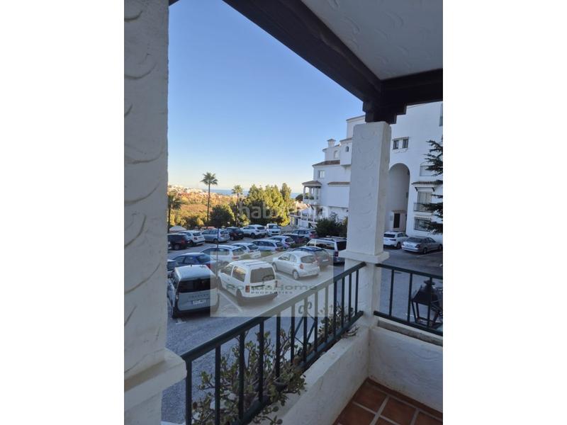Foto 26df4886-0fc1-4665-a1e0-76279d978567. Miete etagenwohnung mit parking in Calahonda Mijas