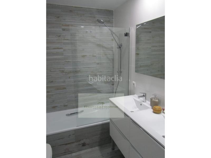 Foto 87cd8172-b6c4-47dc-ba0b-3d4ae50dd210. Miete etagenwohnung mit parking in Riviera del Sol Mijas