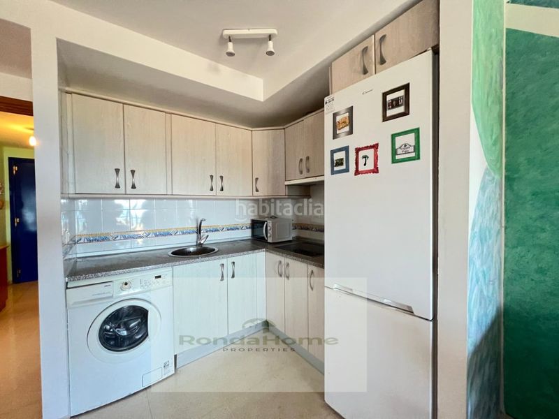 Foto dc2e2283-a338-4878-bc6b-9e8917527094. Rent flat with parking pool in Benajarafe