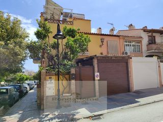 Miete Chalet  Calle rio guadaira. Alquiler exclusivo chalet adosado en esquina reformado con jardí