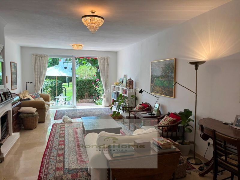 Foto d8931bd0-3d4e-48d2-a64e-6c85411d2155. Xalet amb aparcament a Bel - Air Estepona