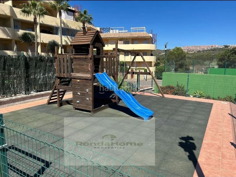 Foto 80b04c00-f792-4ffa-ac13-7b9f50f3b840. Lloguer pis amb piscina a Chullera Manilva