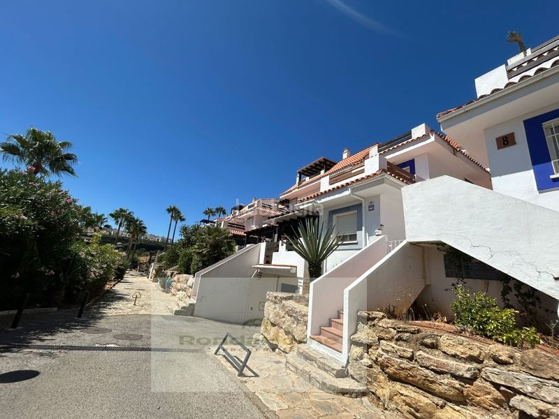 Foto 4ad781e3-fa1d-4612-814a-8e9a69bf5129. Rent flat with parking in Alcorrín Manilva