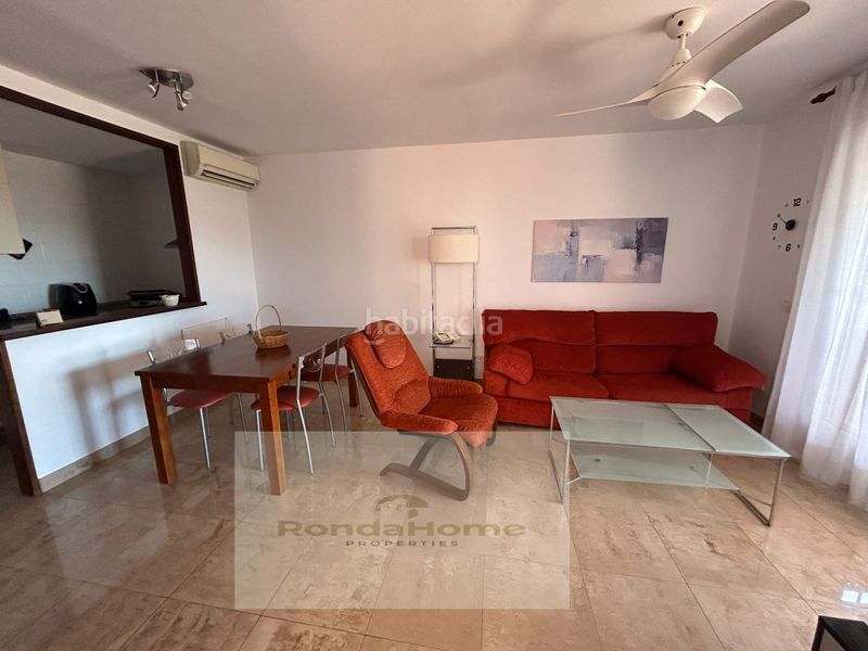 Foto a411b4f4-bbe8-438a-9886-fe4d6c2feed5. Rent flat with parking in Alcorrín Manilva