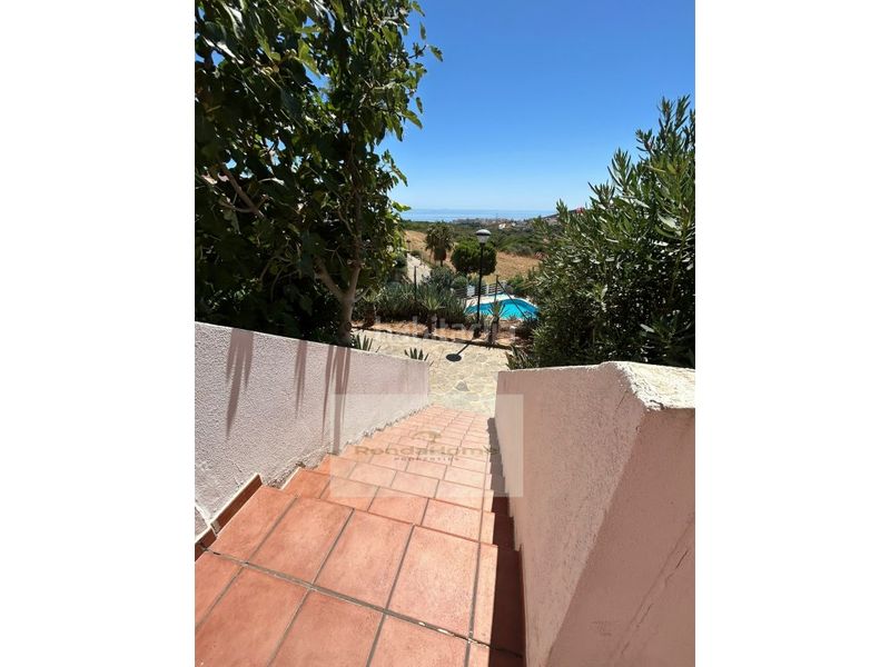 Foto c7819a4b-5d06-4af0-903b-8d7b970cc21f. Rent flat with parking in Alcorrín Manilva