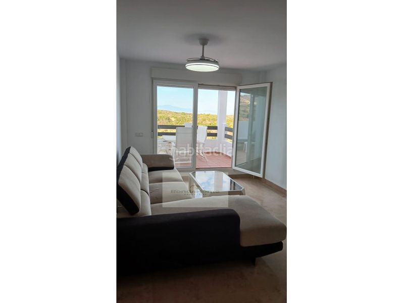 Foto 5ef1ad9f-1a4a-4e2a-bdfa-abde533b9ce4. Rent flat with parking in Chullera Manilva