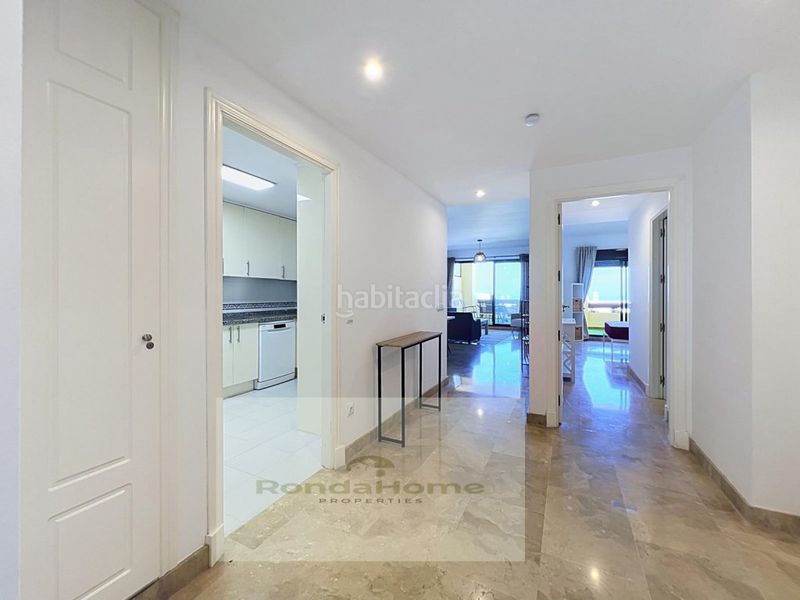 Foto 531f3e13-8654-48d0-b19f-35f0456de367. Rent flat with parking in La Duquesa Manilva