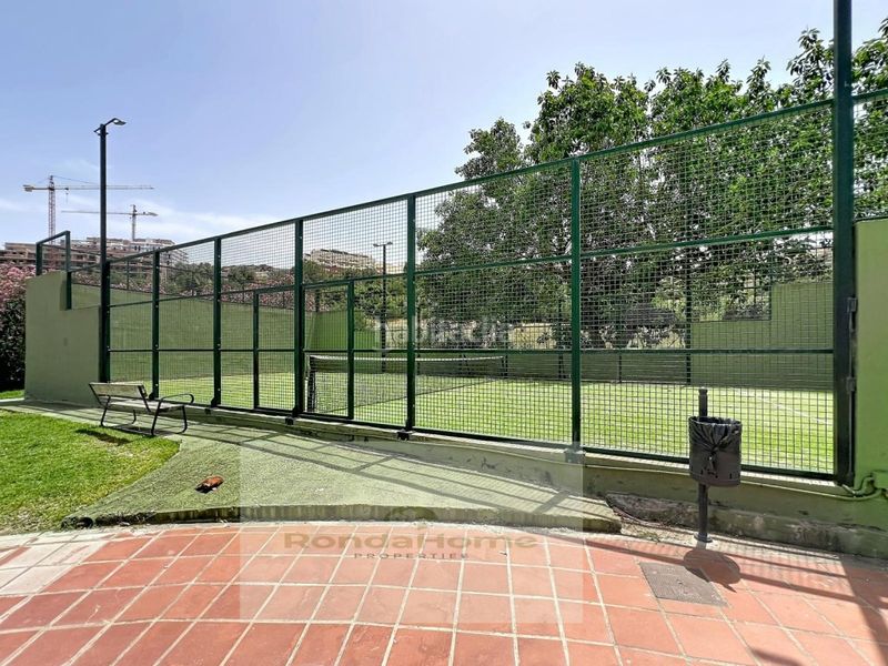 Foto 5f2ffc66-f175-44d1-b7c1-379227db9eea. Rent flat with parking in La Duquesa Manilva