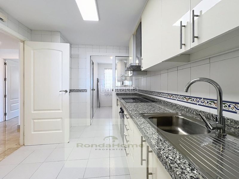 Foto 66aa8edf-dc6d-4956-8a08-c4ec7b5106cf. Rent flat with parking in La Duquesa Manilva