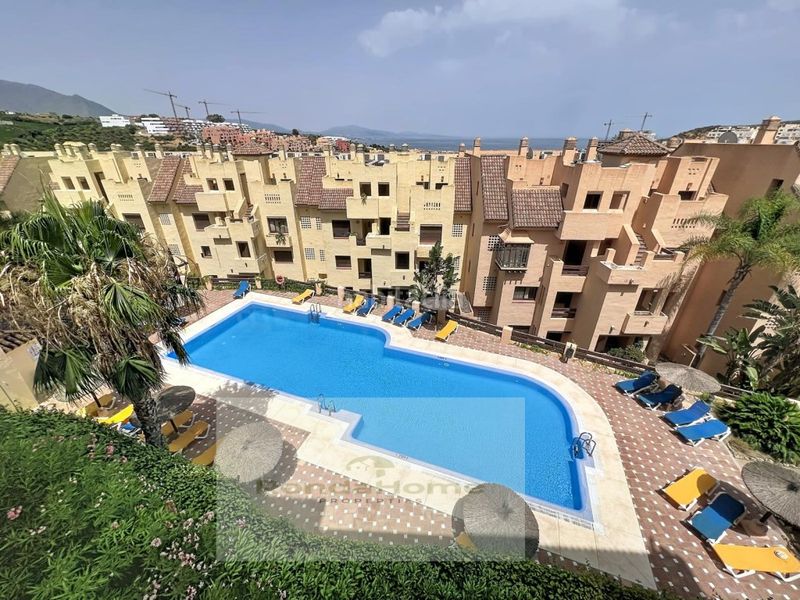 Foto d2f281cc-0838-4e2e-a9d4-f428ae574eb0. Rent flat with parking in La Duquesa Manilva