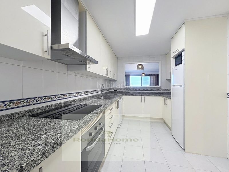 Foto d754d408-75b2-497d-9849-9974ac254f47. Rent flat with parking in La Duquesa Manilva