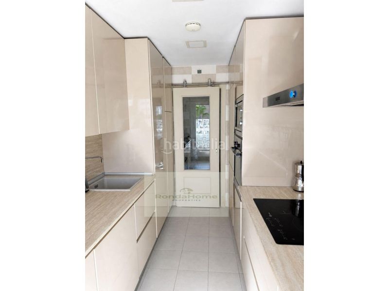 Foto bab23742-bfbb-4734-985b-4b73f99ef542. Location appartement avec parking dans Playamar - Benyamina Torremolinos