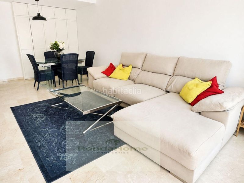 Foto b8bbc60f-cc64-4cf3-955f-cde92762fcf5. Miete etagenwohnung mit parking in Playamar - Benyamina Torremolinos