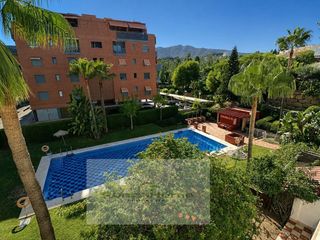 Lloguer Pis  Avenida salvador dali. Exclusivo piso de 2 dormitorios con amplia terraza, piscina y 2