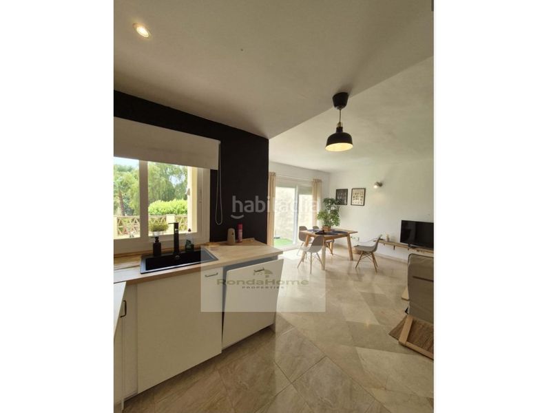 Foto cb1c6304-d3e5-46d5-89e4-32d0ab94a425. Pis amb aparcament a Las Brisas Marbella