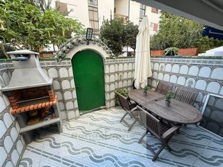Location Appartement  Avenida ramon y cajal. Apartamento totalmente reformado a pocos pasos de la playa en el