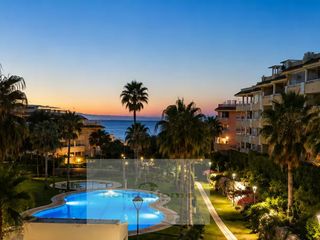 Alquiler Piso  Calle castaño el. Ático dúplex luminoso con solárium y parking en fuengirola