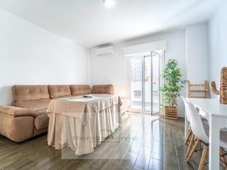 Pis a Centro. Luminoso apartamento de 2 dormitorios con terraza en el centro d