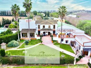 Mas à Villamartín. Casa rural con restaurante, piscina y picadero en la sierra de c