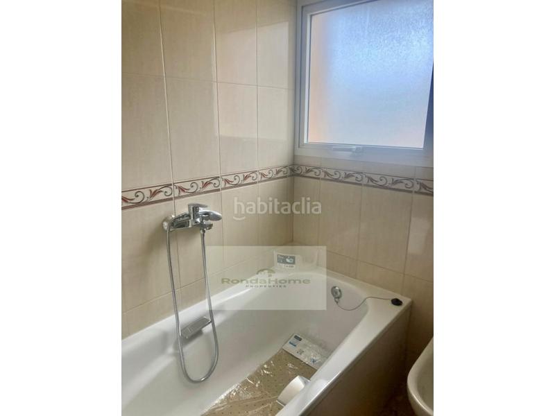 Foto 2524543c-48a9-4c46-a05b-737a5584826c. Miete etagenwohnung mit parking in Playamar - Benyamina Torremolinos