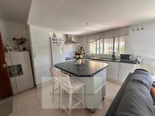 Piso  Calle ceuta 8. Luminoso piso en planta baja con piscina y parking en pleno cent