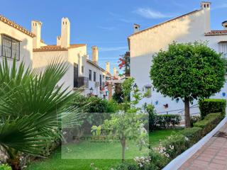 Piso en La Colina. Exclusiva casa adosada esquinera de diseo, reformada y a 900 m