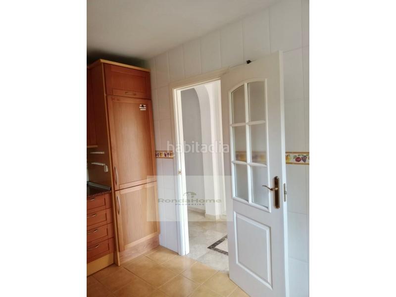Foto 2c2731b6-e80d-4d84-b03e-7cfceebf99a7. Flat with parking pool in Los Naranjos Marbella