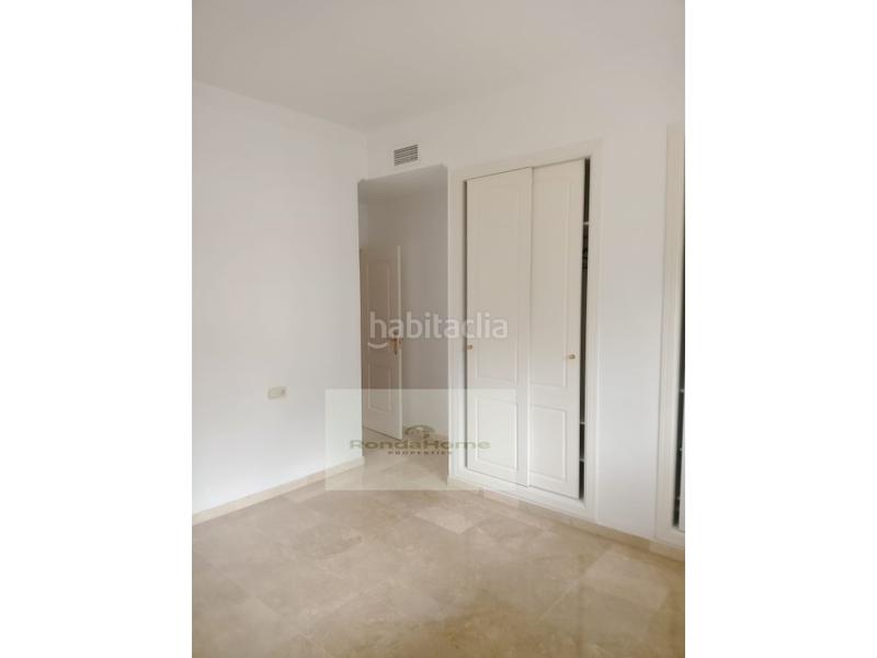 Foto 463d0775-1319-4084-abb2-80e0d7a24eee. Flat with parking pool in Los Naranjos Marbella