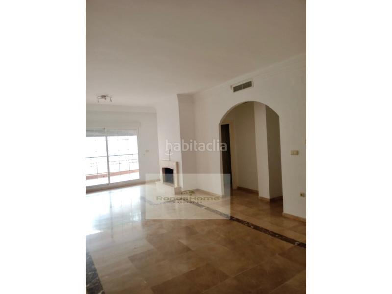 Foto 5d11f5a3-5722-4efe-a87f-c674c9f5e1fd. Flat with parking pool in Los Naranjos Marbella