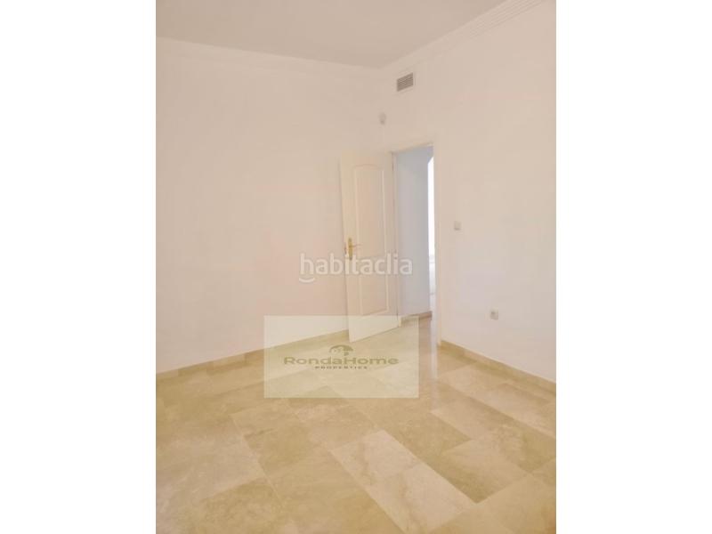 Foto 7dc23771-5865-49a5-8c0c-93dec7918126. Flat with parking pool in Los Naranjos Marbella