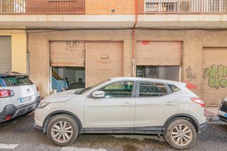 Local Comercial a Santa rita 14. Local de 100m en venta 135.000€ zona hipercor-granada centro