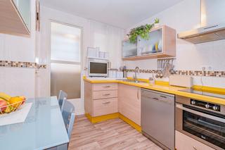 Appartamento in Calle teresa de calcuta 1. Precioso piso 100m, 3dormitorios, 2 baños, terraza ascensor y co