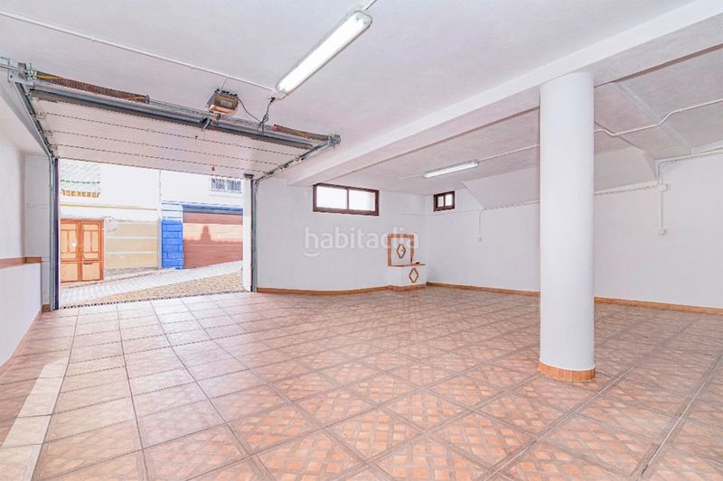 Foto c0cd8dd1-2f07-4443-96dc-fb469cf03432. Edifici a calle almenillas 2 a Íllora