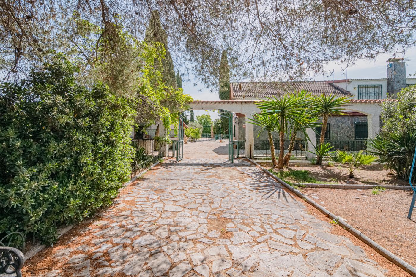 VILLA UNICA DE 3000 M DE PARCELA CON CASA DE 360M, PISCINA PROPI Santa Fe