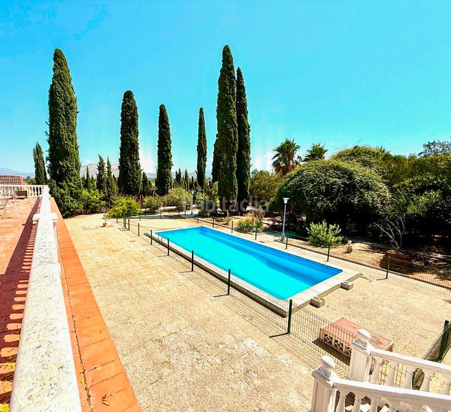 Foto 501a82d2-3e56-4f94-8b6b-85cf4f043962. Casa en camino de Santa Fe 139 villa unica de 3000 m de parcela con casa de 360m, piscina propia, al lado del aeropuerto de granada en Santa Fe