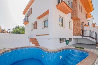 Casa pareada en Calle Río Monachil 7