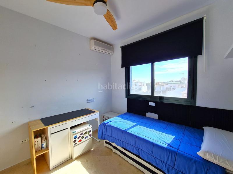 Foto 0157618d-c5f2-4721-9ab7-cede1d714ed8. Casa pareada soleada casa adosada de 3 dormitorios en esquina con jardín privado! en Manilva