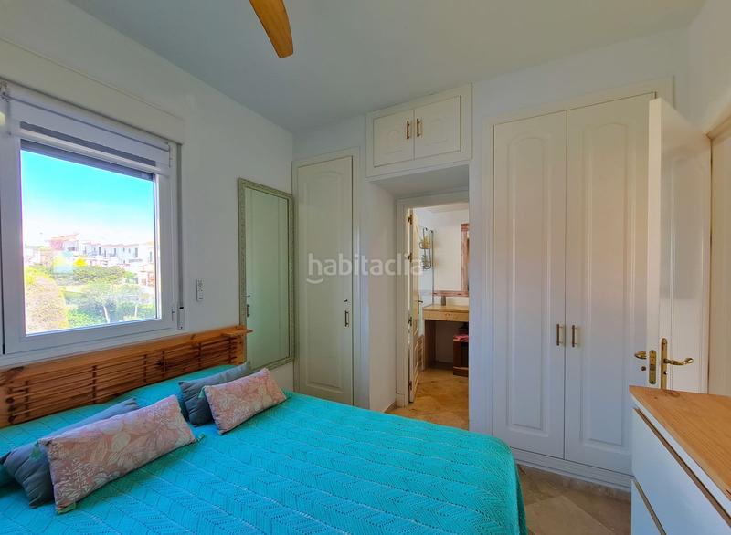 Foto 286f8e3f-65bd-49d5-aa6b-7dab044acffa. Casa pareada soleada casa adosada de 3 dormitorios en esquina con jardín privado! en Manilva