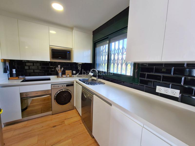 Foto 5493d954-4ff9-42c5-837c-84923705f441. Casa pareada soleada casa adosada de 3 dormitorios en esquina con jardín privado! en Manilva