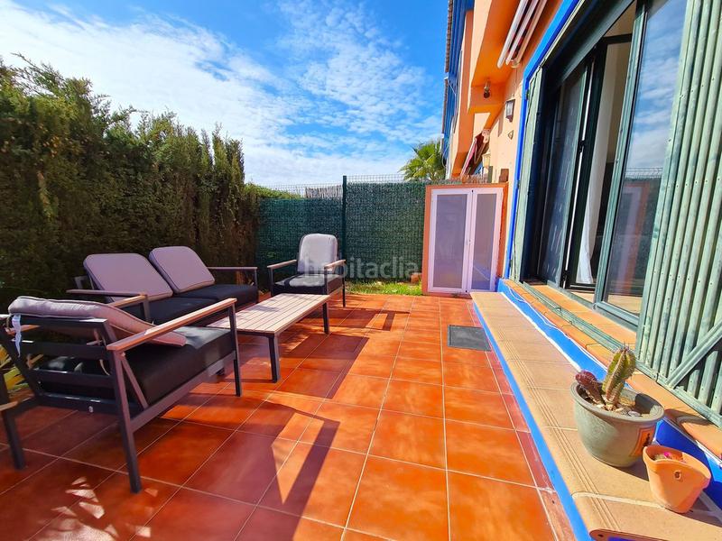 Foto 7448db28-b3ae-4899-9730-135e506f21b3. Casa pareada soleada casa adosada de 3 dormitorios en esquina con jardín privado! en Manilva