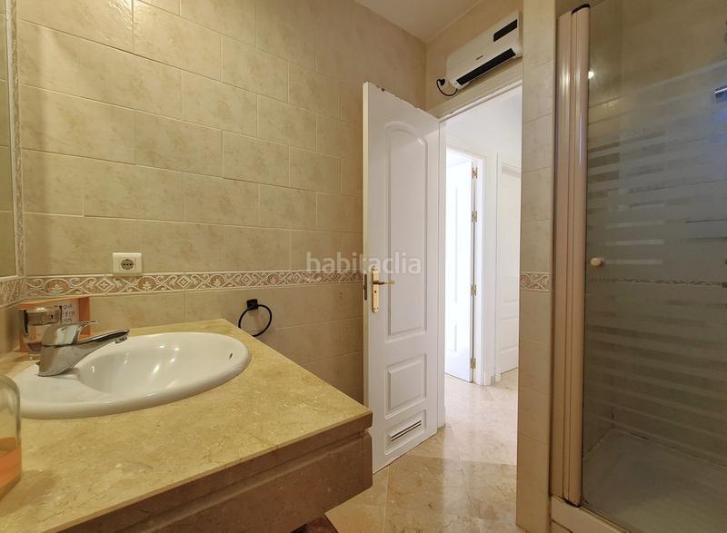 Foto c578b897-c67c-4655-b561-2995a9b42fe1. Casa pareada soleada casa adosada de 3 dormitorios en esquina con jardín privado! en Manilva