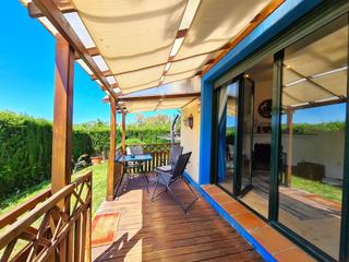 Casa aparellada a La Duquesa. Fantástica casa adosada de 3 dormitorios con jardín privado