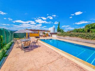 Casa a Casares pueblo. Magnífica finca de 3 dormitorios con piscina privada y una parce