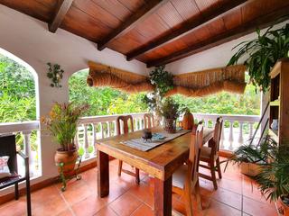 Casa a San Martín del Tesorillo. Fantástica casa de estilo andaluz con 3 dormitorios y parcela de