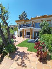 Casa aparellada a Manilva Pueblo. Fabulosa casa adosada con encanto andaluz y vistas panorámicas e