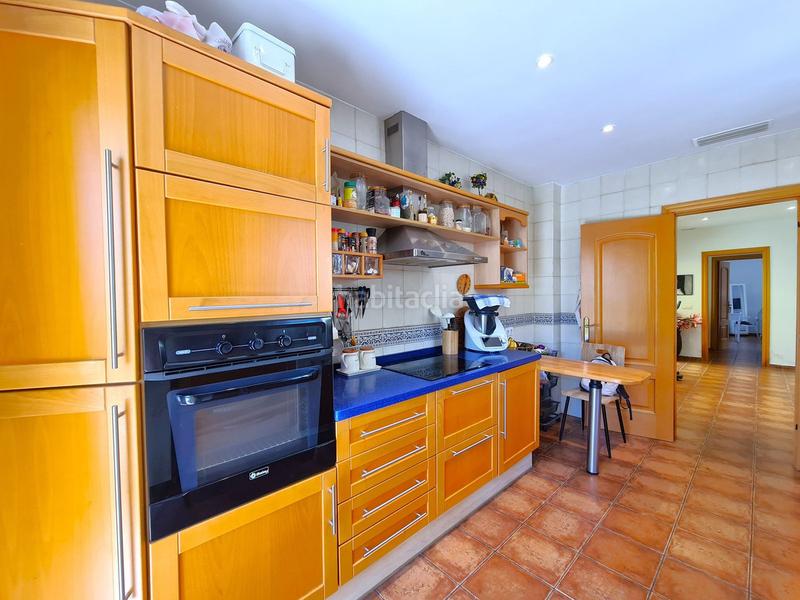 Foto 04a830ba-c16f-4d59-b853-ac4064329de0. Casa villa de 3 dormitorios en primera linea de golf con jardin y piscina privada en Manilva
