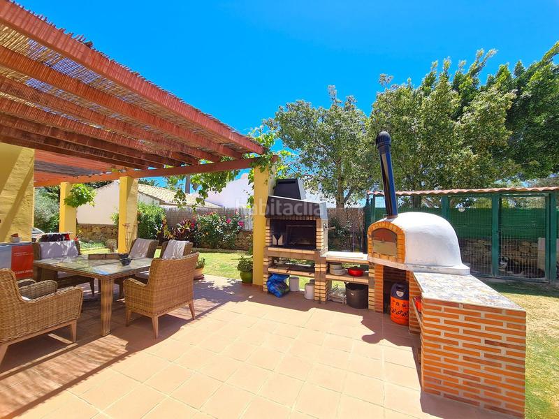 Foto 0d6caae8-7b28-4eea-a7c9-d3ac1cbc7058. Casa villa de 3 dormitorios en primera linea de golf con jardin y piscina privada en Manilva