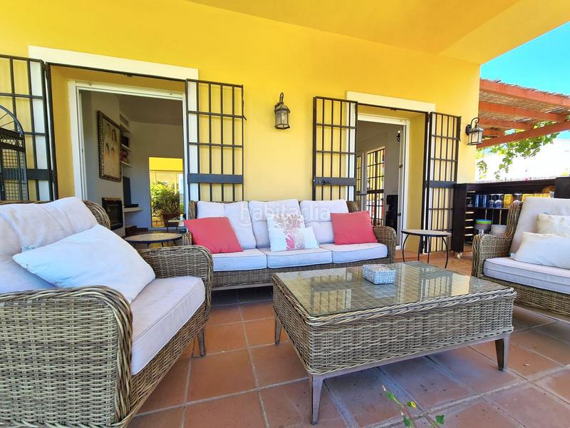 Foto 2af610a0-3db4-4ccc-b751-d6d068aa99ad. Casa villa de 3 dormitorios en primera linea de golf con jardin y piscina privada en Manilva
